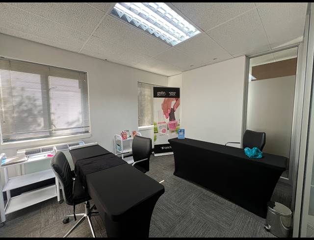95M² OFFICE TO LET IN HYDE PARK